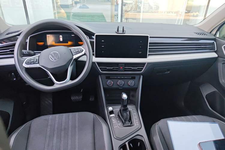 Used Volkswagen Tiguan L 2022 330TSI Automatic Two-Wheel Drive Comfort Edition Center Console