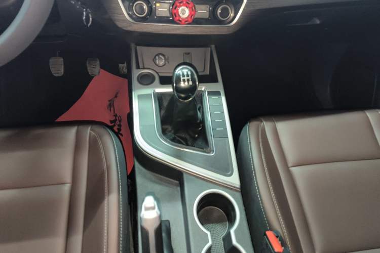 Used FORTHING T5 2022 Grand Edition 1.6L Manual Dream-Chasing Five-Seat Model Gear Lever