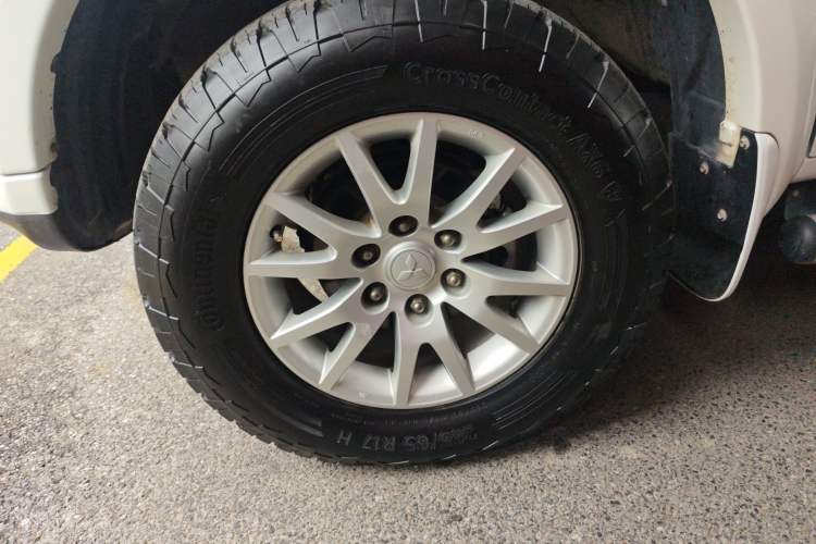 Used Mitsubishi Pajero Sport 2013 3.0L Automatic 4x4 Flagship Edition Exterior 4