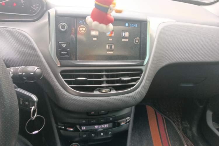 Used Peugeot 2008 2014 1.6L Manual Fashion Edition Audio And AC Panel