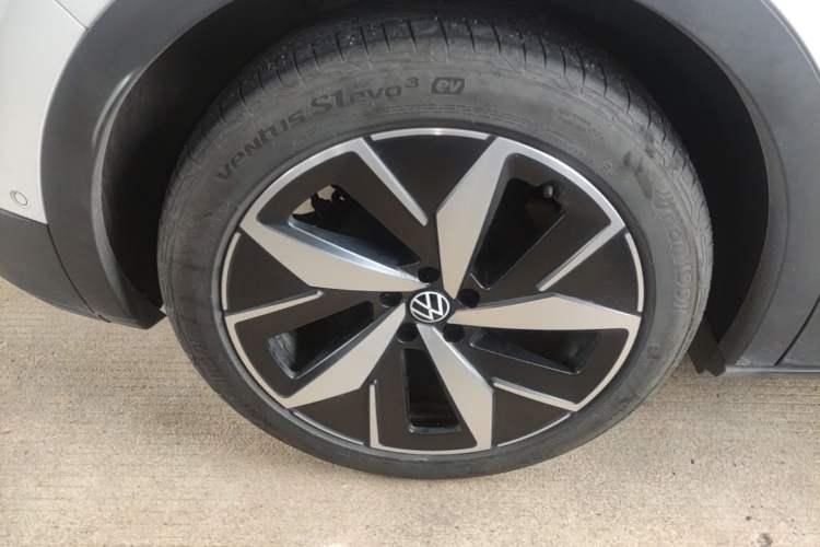 Used Volkswagen ID.4 CROZZ 2022 Long-Range Lite PRO Edition Right Rear Wheel Hub