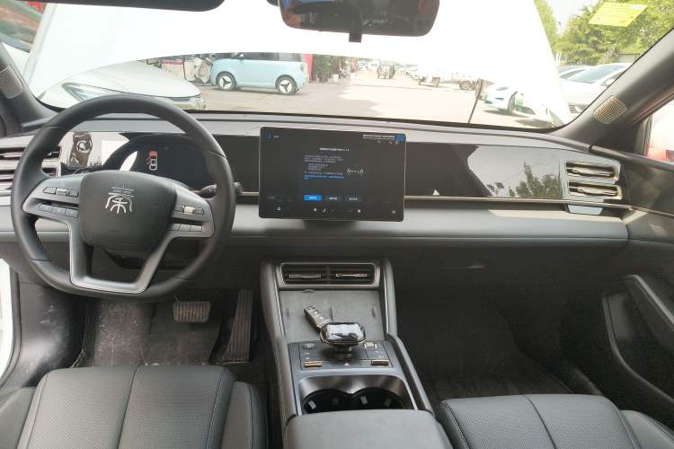 Used BYD Qin L 2025 DM-i Smart Drive 120KM Superior Model
