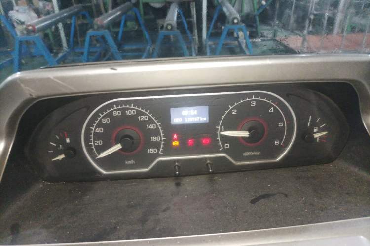 Used SAIC MAXUS Xintu V80 2017 2.5T 5-Speed Manual Aoyuntong China IV Short Wheelbase Mid-Height 5/6/10-Seater Instrument Cluster