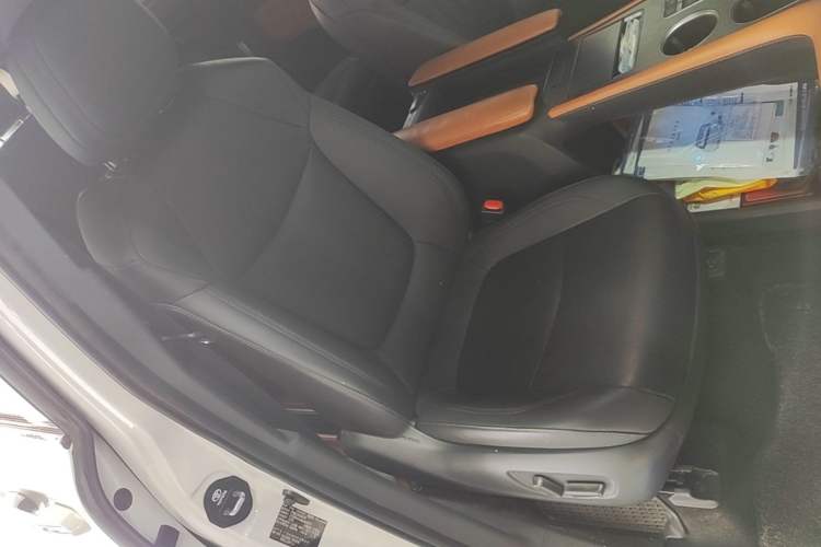 Used Toyota SIENNA 2021 2.5L Hybrid Platinum Edition
