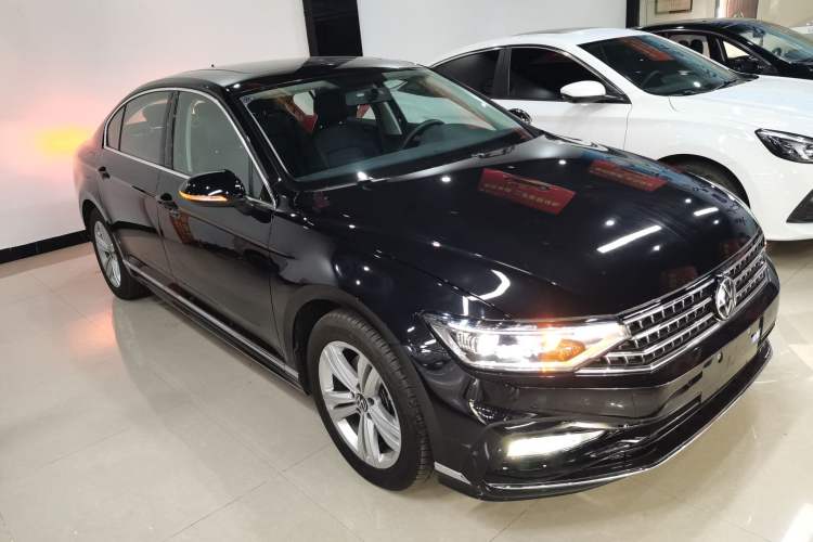Used Volkswagen Magotan 2023 2 Million Units Limited-Edition 280TSI DSG Comfort Version Front Right 45 Deg