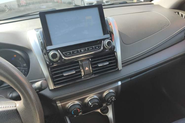 Used Toyota YARiS L Zhi Xuan 2015 1.5E Automatic Charm Edition