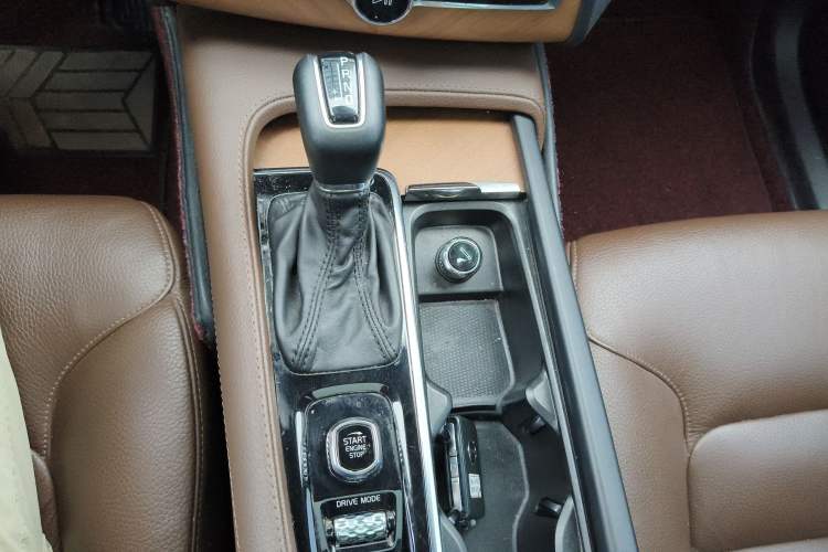 Used Volvo XC90 2020 Facelifted T6 Zhiyi Luxury 7-Seater Gear Lever