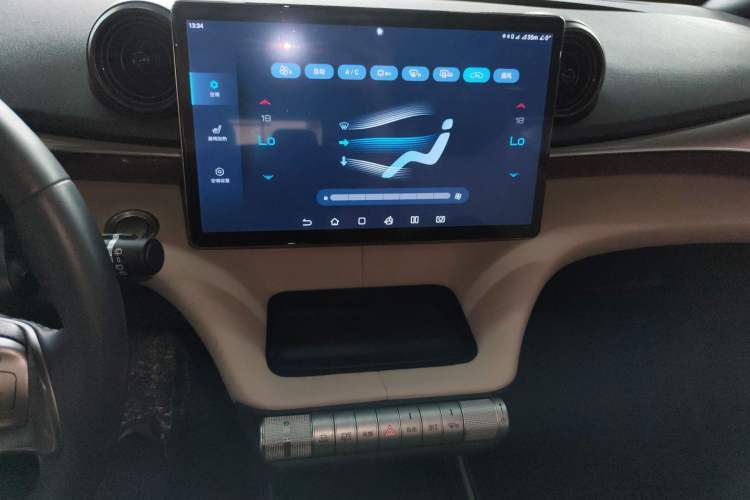 Used BYD Dolphin 2023 420 km Fashion Edition Audio And AC Panel