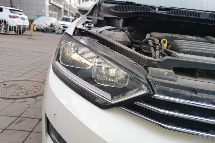 Used Volkswagen Golf Sportsvan 2016 230TSI Automatic Trend Edition Right Front Headlight