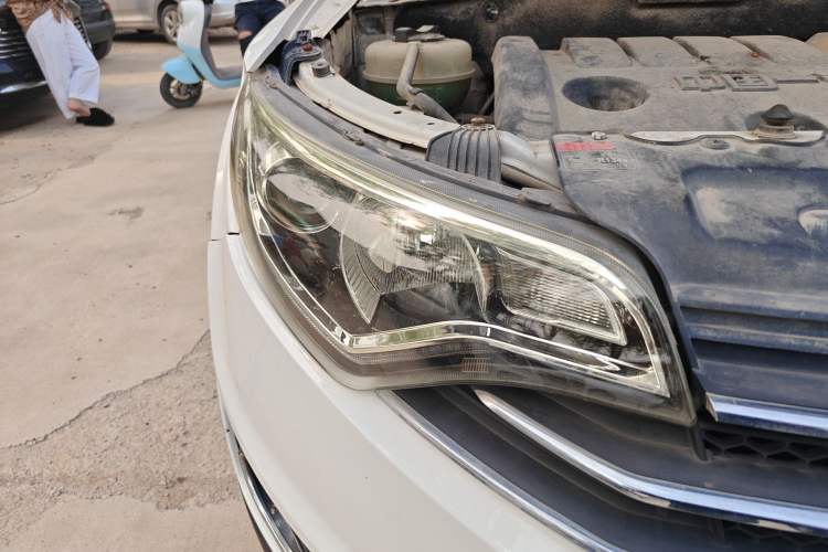 Used FAW Senya R7 2016 1.6L Manual Luxury Model Right Front Headlight