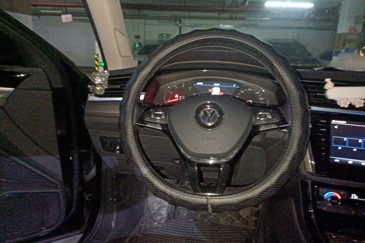 Used Volkswagen Phideon 2016 380TSI Two-Wheel-Drive Luxury Edition