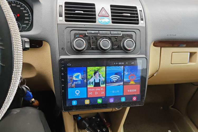 Used Volkswagen Touran 2013 1.4T Manual Comfort Edition 5-Seater Audio And AC Panel