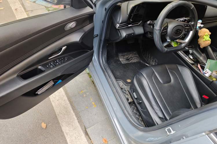 Used Hyundai Elantra 2021 1.5L CVT LUX Prestige Edition
