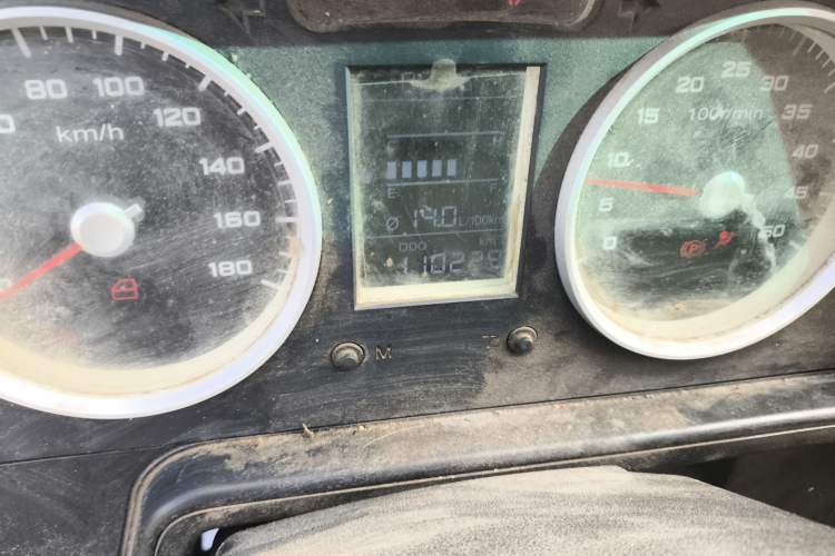 Used Iveco Daily 2017 2.5T A35 Passenger Van 5-7 Seats Model 47Z5 Odometer Close Up