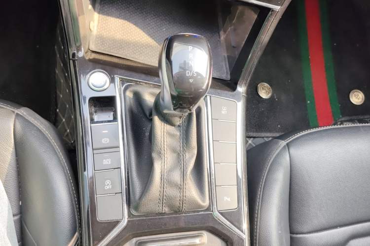 Used Volkswagen Passat 2020 Facelift 330TSI Elite Edition China VI Standard
