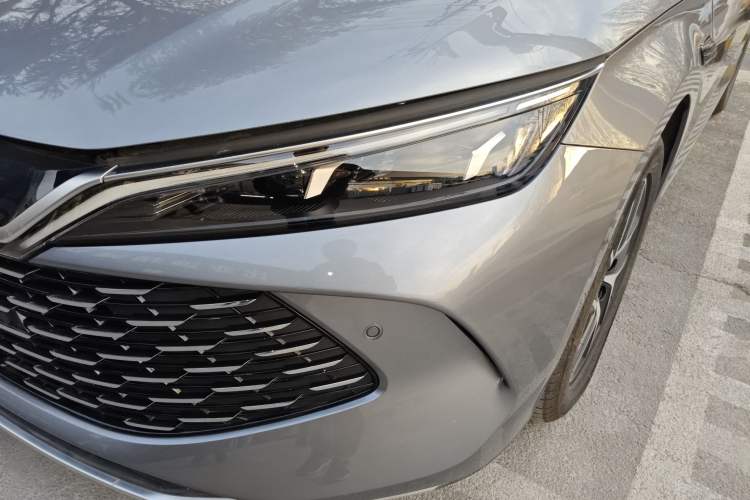 Used BYD Qin L 2025 DM-i Smart Drive 120KM Leading Model
