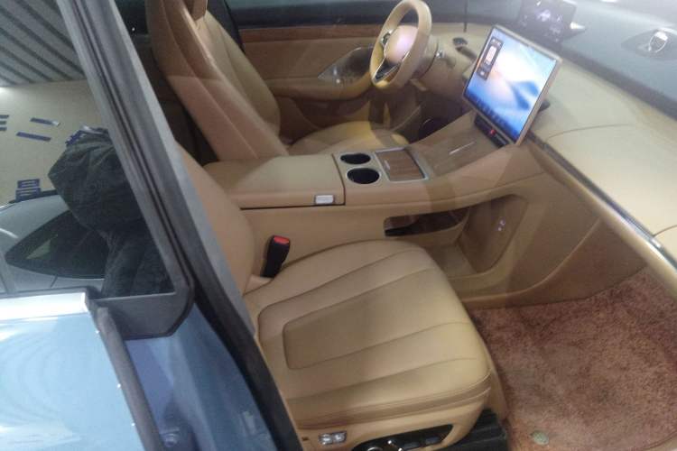 Used Hima Luxeed R7 2024 All-Electric 667 km Max