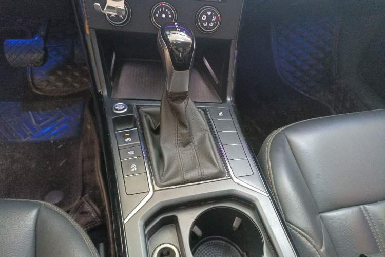 Used Volkswagen Passat 2019 280TSI Business Edition China VI Gear Lever