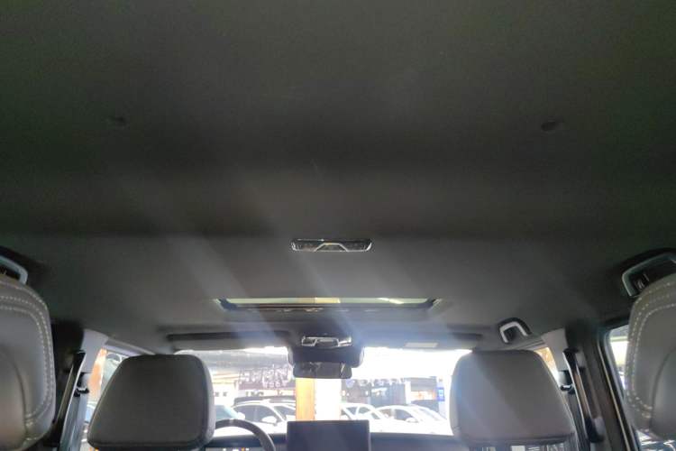 Used 212 T01 2024 2.0T Explorer
