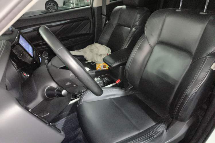 Used Mitsubishi Outlander 2019 2.0L Two-Wheel Drive Comfort Edition 5 Seats China V Standard