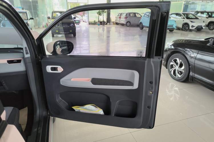 Used Chery QQ Ice Cream 2022 170km Sundae Phosphate Lithium-Ion