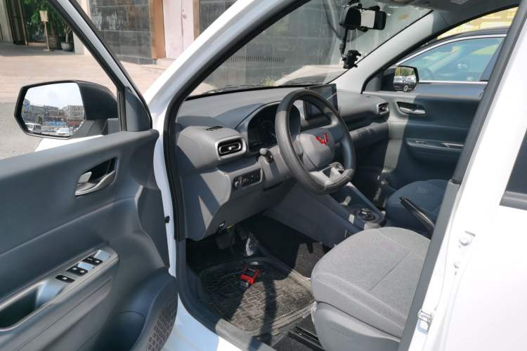 Used Wuling Hongguang New Energy 2025 Extended-Range Hybrid 50KM Comfort Version Driver Seat