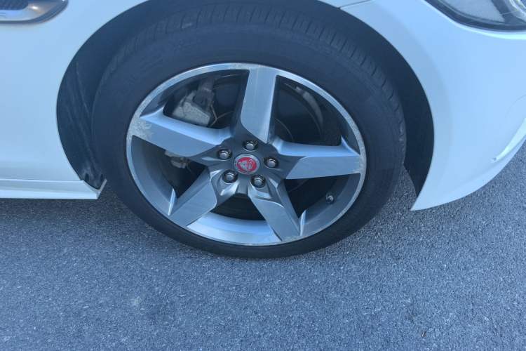 Used Jaguar XE 2017 2.0T 200 PS R-Sport