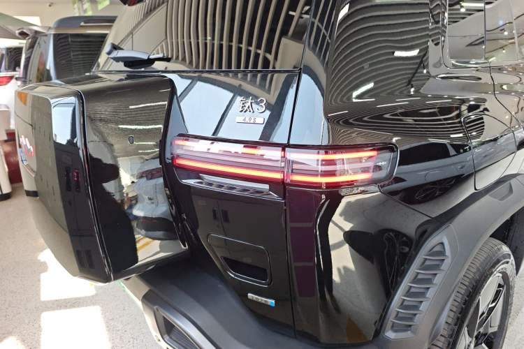 Used Formula Leopard Titanium 3 2025 501 km All-Wheel Drive Intelligent Driving Max Edition
