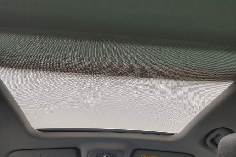 Used Roewe RX5 2016 20T Two-Wheel Drive Automatic Internet Smart Edition
