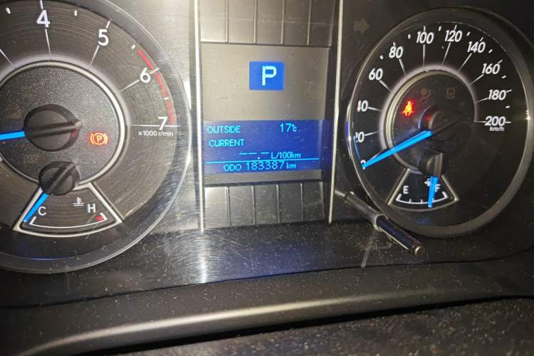 Used Toyota Fortuner 2016 2.7L Middle East Version Odometer Close Up