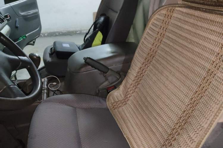 Used Jinbei Hiace 2011 2.0L Fifth-Generation Kuaiyunwang Comfort Type K 4G20B Left Front Seat