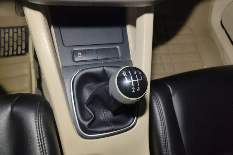 Used Volkswagen Sagitar 2009 1.6L Manual Comfort Edition
