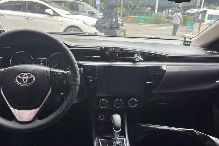 Used Toyota Levin 2014 1.8 GS CVT Elite Edition Center Console