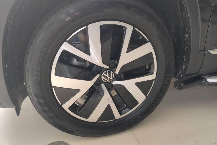 Used Volkswagen Tayron 2023 330TSI Two-Wheel-Drive Luxury Plus Advanced Version Left Front Wheel Hub