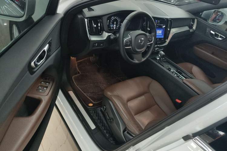 Used Volvo XC60 2021 T5 4x4 Smart Luxury Edition