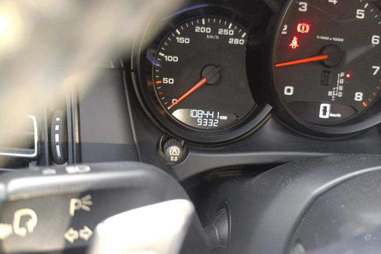 Used Porsche Macan 2018 Macan 2.0T Odometer Close Up