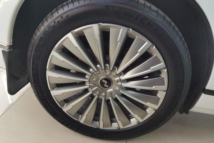 Used ONVO Luxeed L90 2025 Model—Max Six-Seater Version
