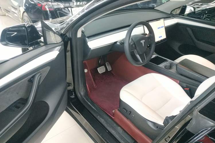 Used Tesla Model Y 2022 Long-Range All-Wheel-Drive Version Driver Seat