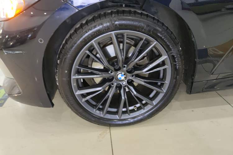 Used BMW 3 Series 2024 325Li M Sport Night Edition Package Left Front Wheel Hub
