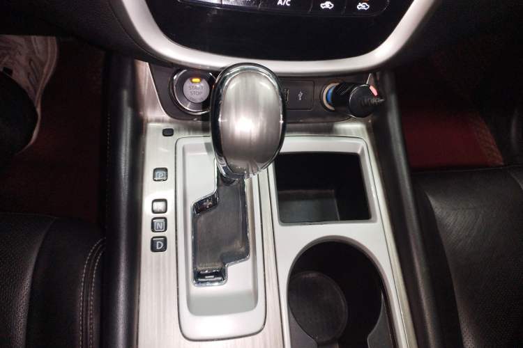 Used Nissan Murano 2019 2.5L XL Two-Wheel Drive Smart Connect Luxury Edition China VI Standard Gear Lever