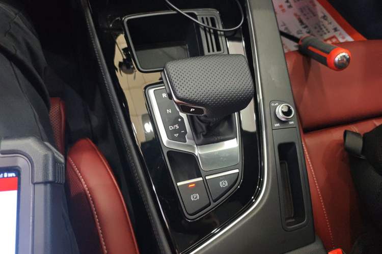 Used Audi A4L 2024 40 TFSI Luxury Dynamic Edition (Starry Night Version)
