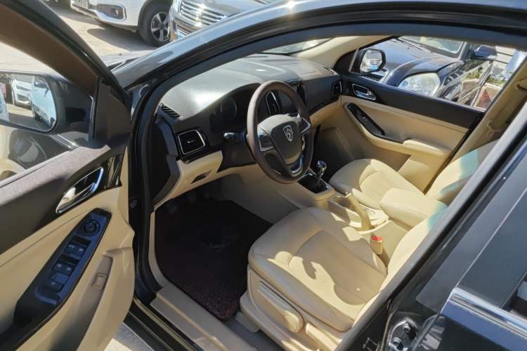 Used Baojun 730 2014 1.5L manual Comfort ESP version 7 seats