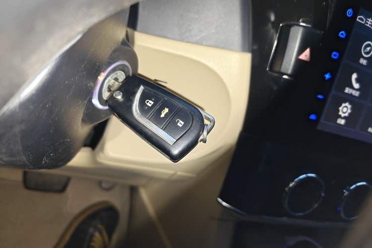 Used Toyota Corolla 2014 1.6L CVT GL-i Vehicle Key