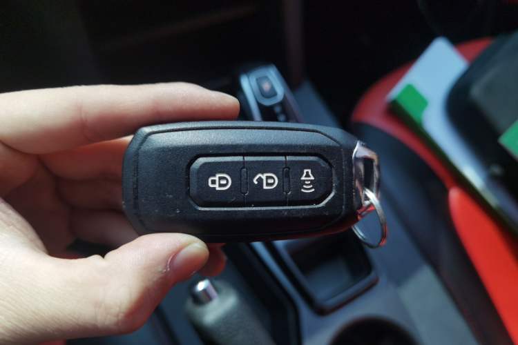 Used JMC Yuhu 7 2020 2.0T Diesel Automatic 2WD Comfort Plus Long Wheelbase China VI Emission Standard JX4D20A6L
