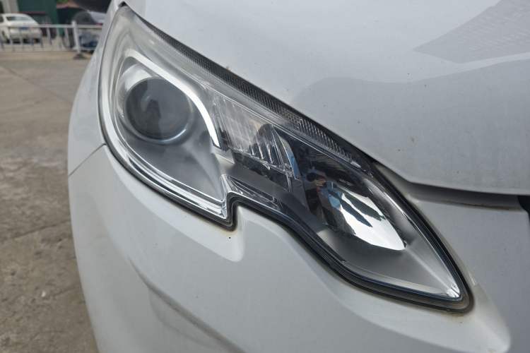 Used Peugeot 2008 2014 1.6L Automatic Fashion Edition Right Front Headlight
