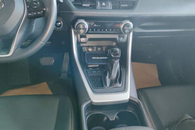 Used Toyota Wildlander 2022 2.0L CVT Two-Wheel Drive Luxury PLUS Edition
