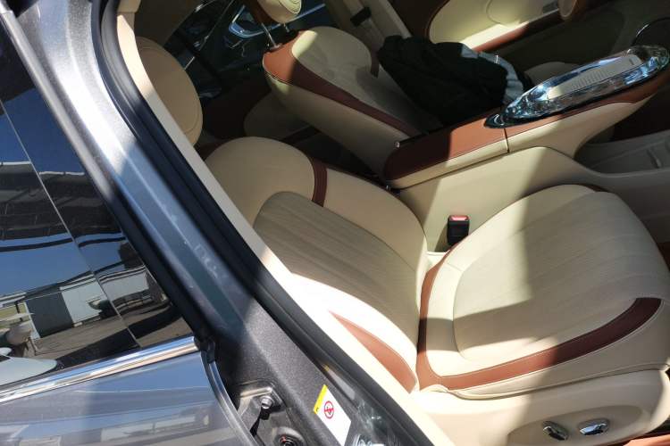 Used ORA Ballet Cat 2023 401 km Luxury Version Right Front Seat