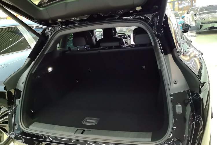 Used Zeekr 7X 2025 100 kWh Long-Range Rear-Wheel Drive with Intelligent Driving Features
