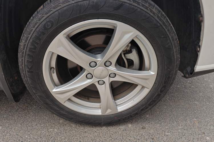 Used Haval H2 2018 Red-Label 1.5T Manual Two-Wheel Drive Elite Model Right Front Wheel Hub