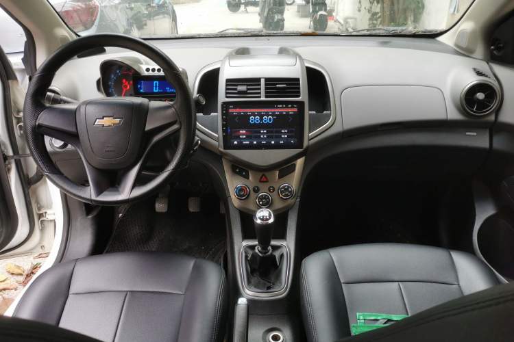 Used Chevrolet Aveo Sonic 2011 Sedan 1.4L MT SL
